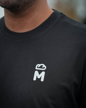 Laden Sie das Bild in den Galerie-Viewer, MALZERS Shirt mit Rückenprint | Herren/Unisex | Black