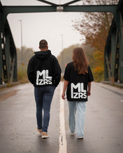 Laden Sie das Bild in den Galerie-Viewer, MALZERS Oversized-Shirt mit Rückenprint | Unisex | Black