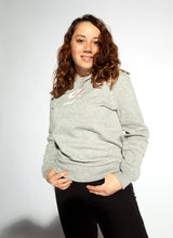 Laden Sie das Bild in den Galerie-Viewer, CS8 Crewneck | unisex | light grey