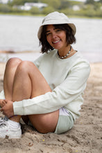 Laden Sie das Bild in den Galerie-Viewer, CHEEZY Sweat | unisex | light green