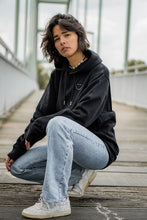 Laden Sie das Bild in den Galerie-Viewer, STAY CHEEZY BASIC Hoodie | unisex | black