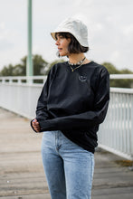 Laden Sie das Bild in den Galerie-Viewer, STAY CHEEZY BASIC Longsleeve | unisex | black