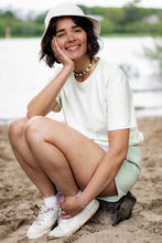 Laden Sie das Bild in den Galerie-Viewer, CHEEZY Shirt | unisex | light green