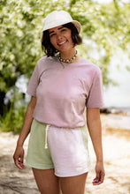 Laden Sie das Bild in den Galerie-Viewer, CHEEZY Shirt | unisex | purple chrome