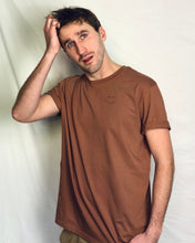 Laden Sie das Bild in den Galerie-Viewer, CHEEZY Shirt | unisex | light brown