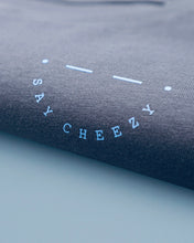Laden Sie das Bild in den Galerie-Viewer, CHEEZY Shirt | unisex | offblack