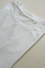 Laden Sie das Bild in den Galerie-Viewer, STAY CHEEZY BASIC Shirt | unisex | white