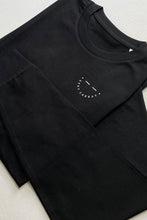 Laden Sie das Bild in den Galerie-Viewer, STAY CHEEZY BASIC Longsleeve | unisex | black