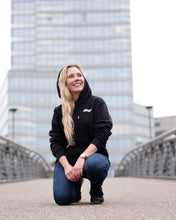 Laden Sie das Bild in den Galerie-Viewer, SWEETIES Hoodie mit Backprint | unisex | black