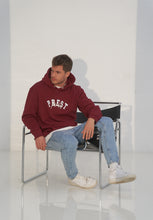 Laden Sie das Bild in den Galerie-Viewer, PREST HOODIE 12.20 | regular | violent red