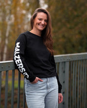 Laden Sie das Bild in den Galerie-Viewer, MALZERS Sweatshirt mit Armprint | Damen | Black
